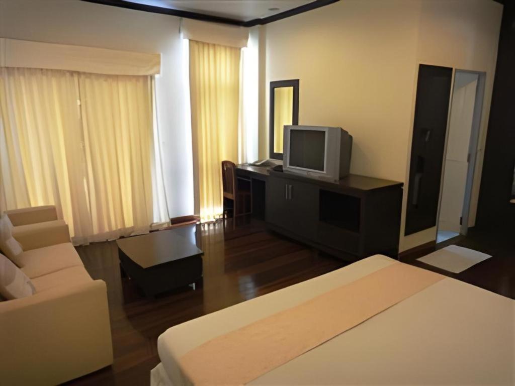 Kasem Garden Hotel Surin Ban Nong Tao Buitenkant foto