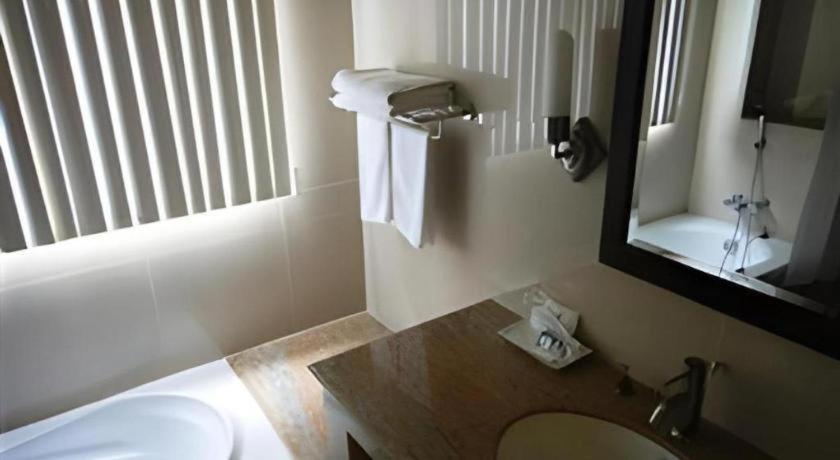 Kasem Garden Hotel Surin Ban Nong Tao Buitenkant foto